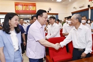Top legislator meets with voters in Hai Phong